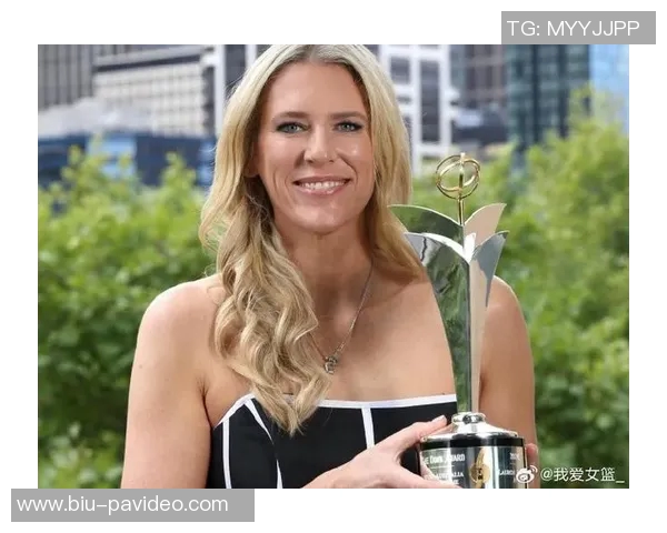 劳伦·杰克逊：退役5年生2个孩子，41岁归来创神迹